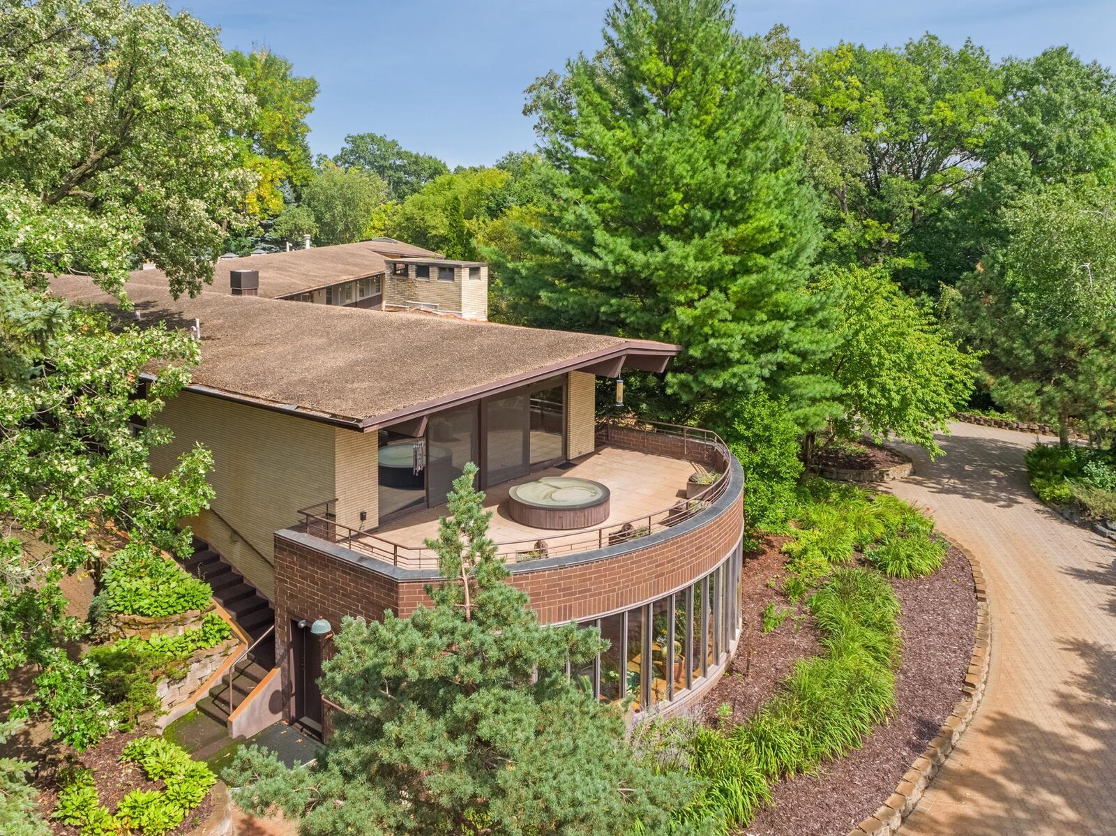 Property Photo: 6625 Mohawk Trail MN 55439