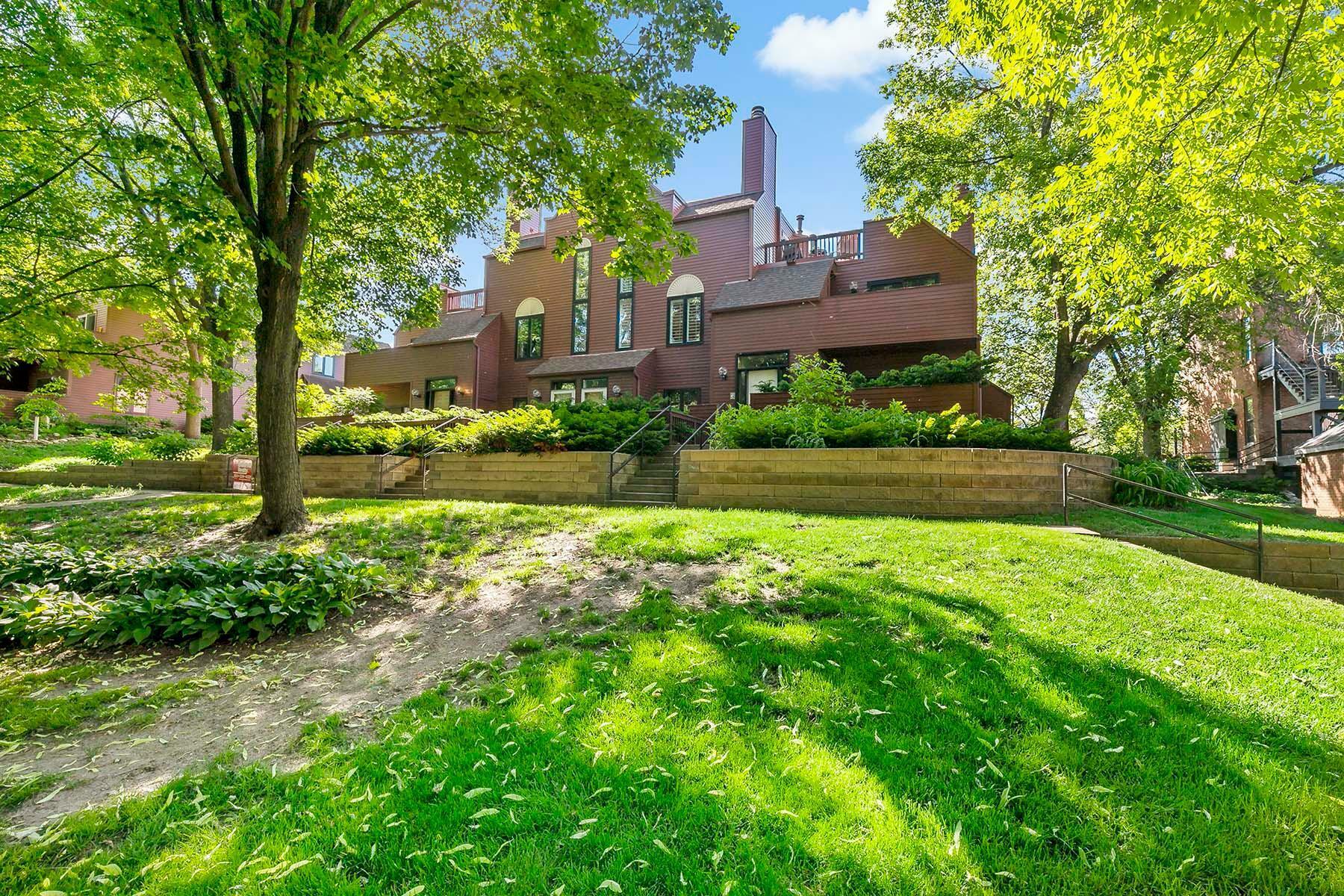 Property Photo: 9 Irvine Park 9B MN 55102