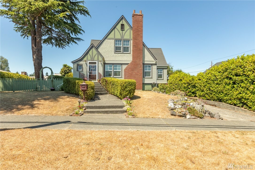 Property Photo:  922 S Laurel St  WA 98362 