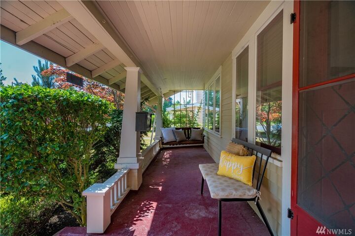 Property Photo:  1010 N Oakes St  WA 98406 