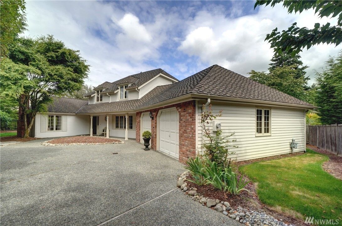 Property Photo:  12616 NE 68th Place  WA 98033 