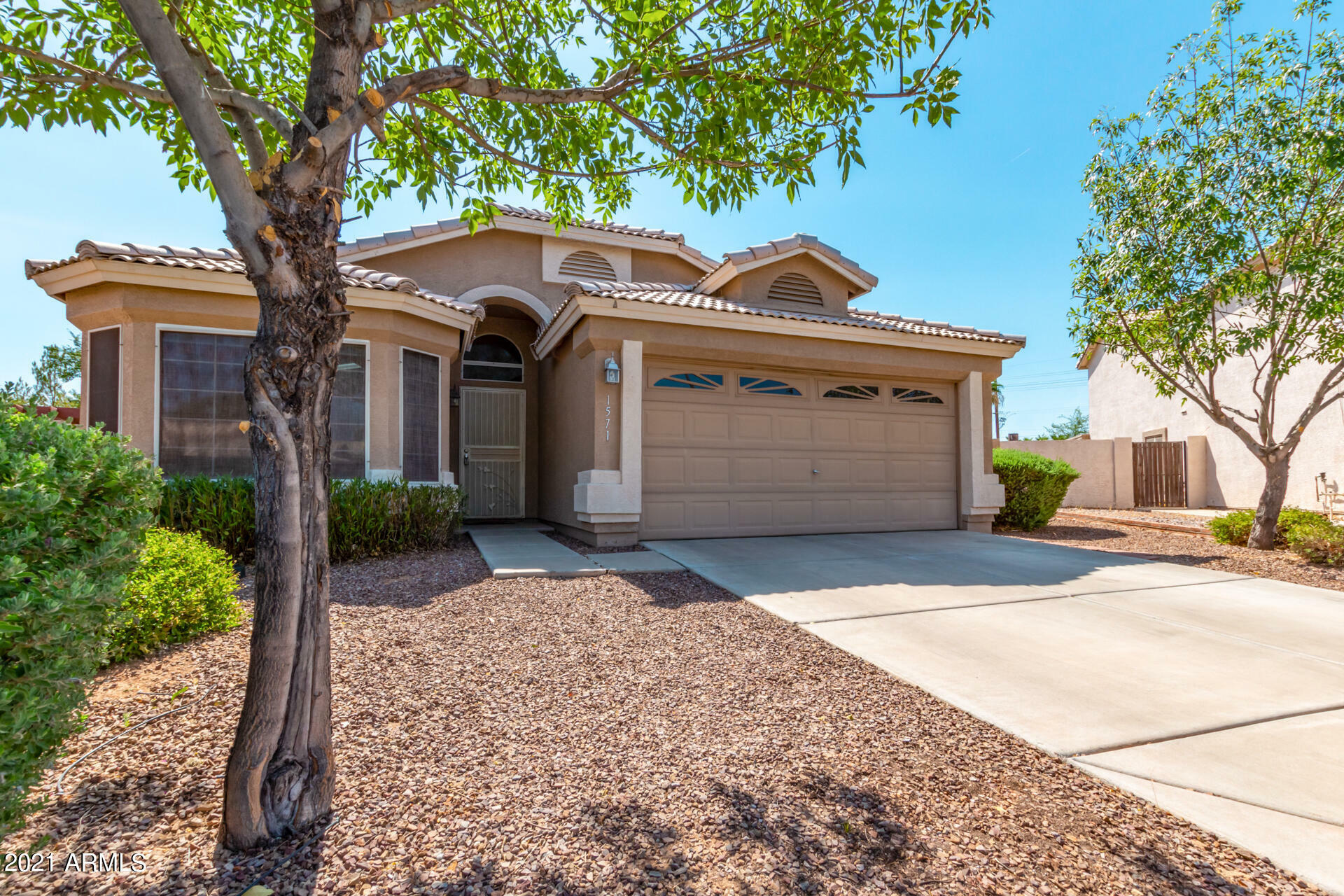 Property Photo:  1571 S Dove Street  AZ 85233 