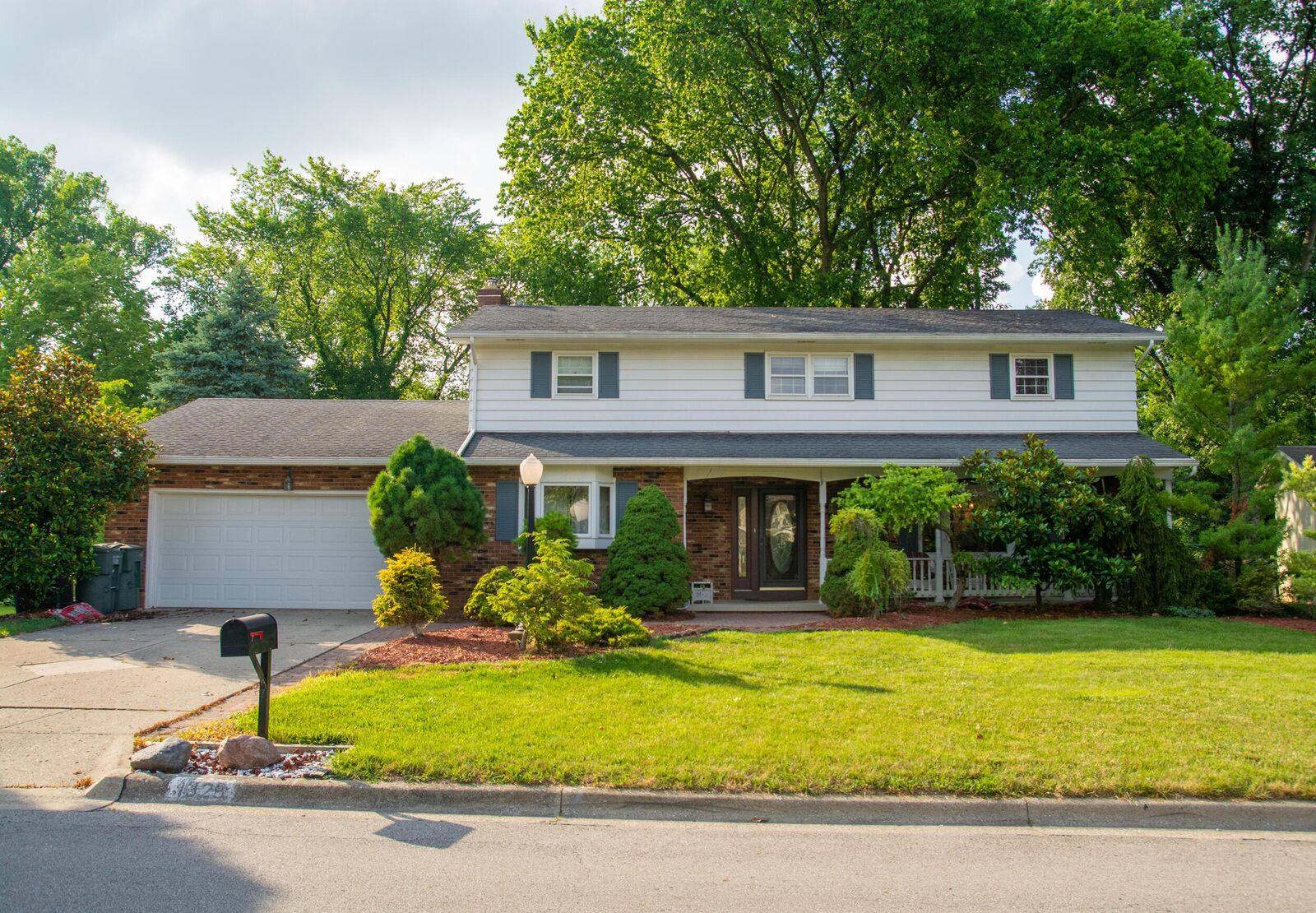 Property Photo: 1328 Brookridge Drive OH 43235