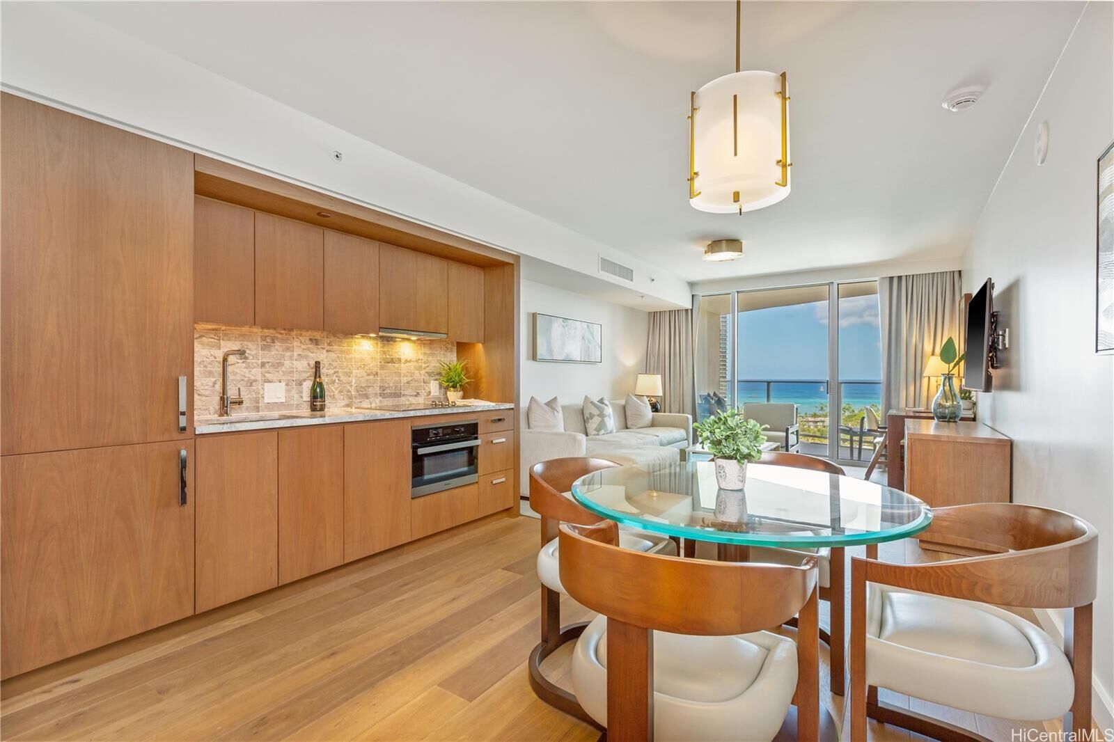 Property Photo: 2139 Kuhio Avenue 1806 HI 96815