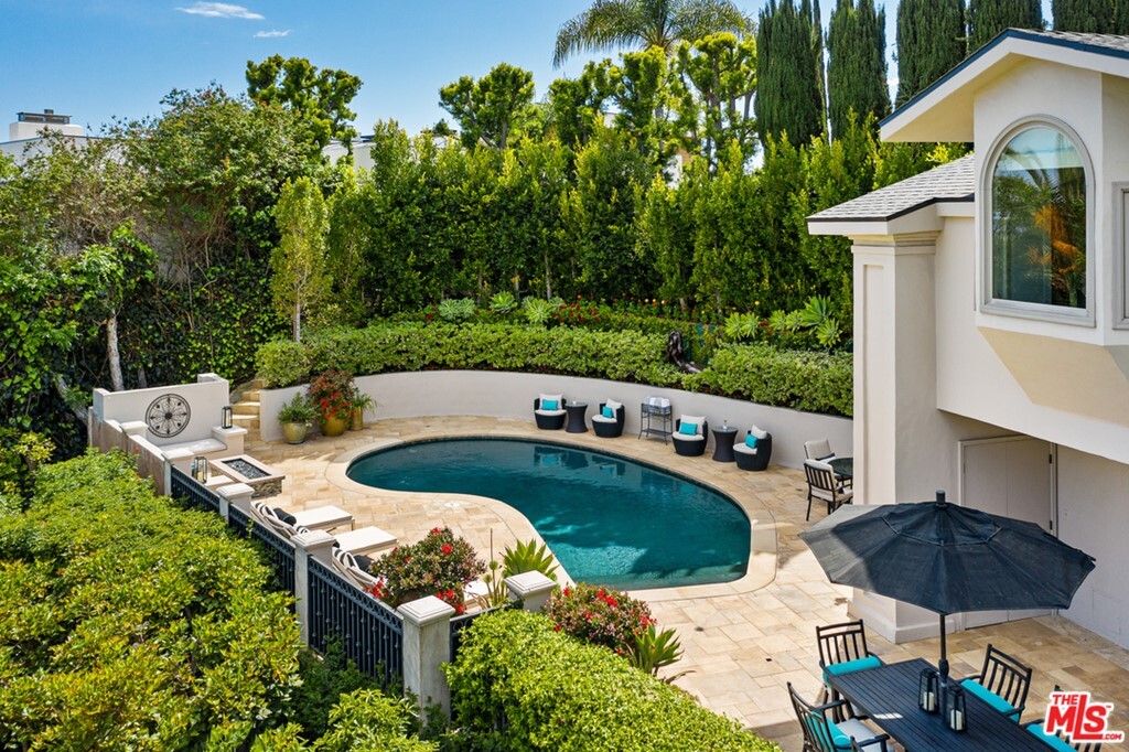 Property Photo: 1478 Stebbins Terrace CA 90069