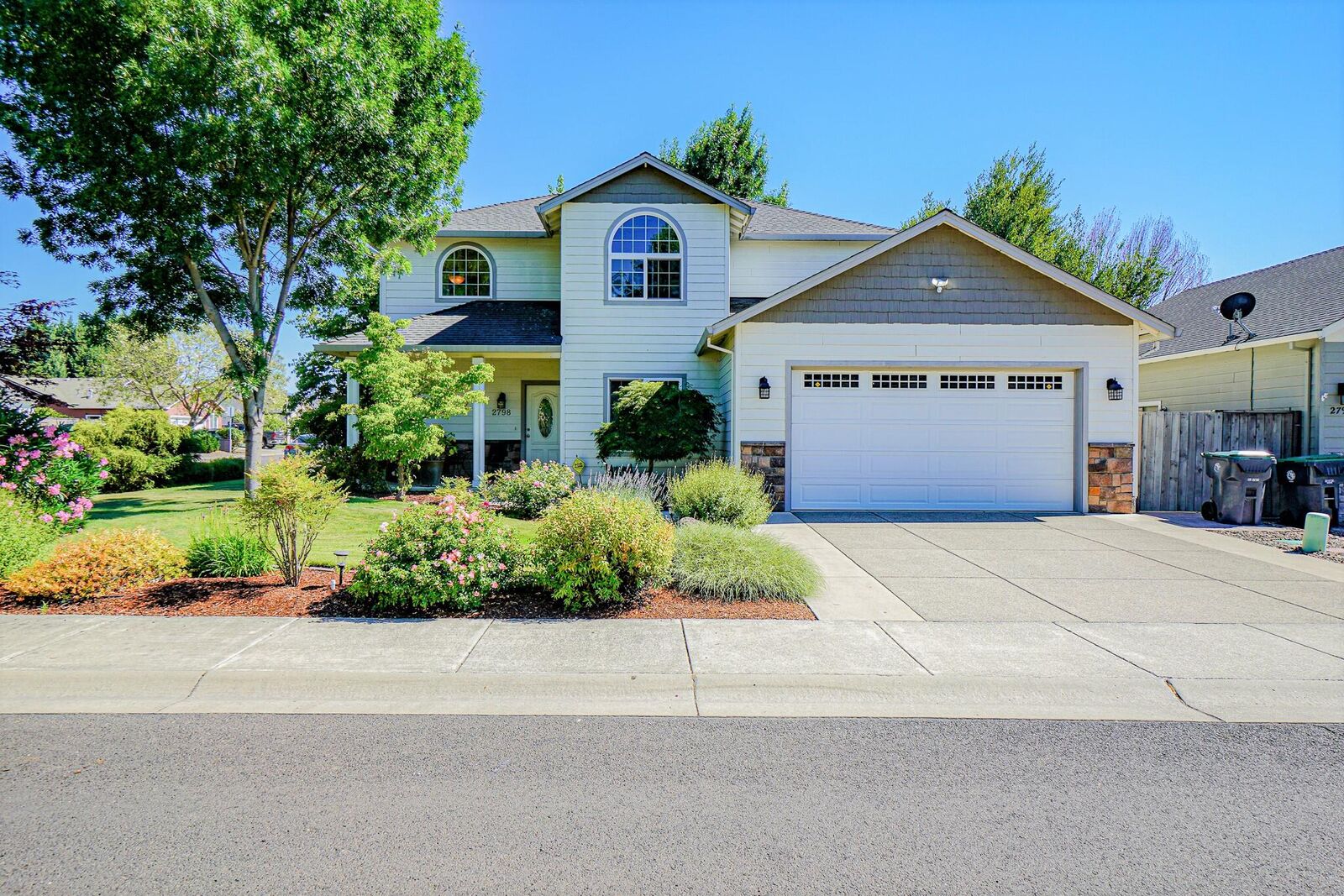 Property Photo:  2798 Brookdale Avenue  OR 97502 