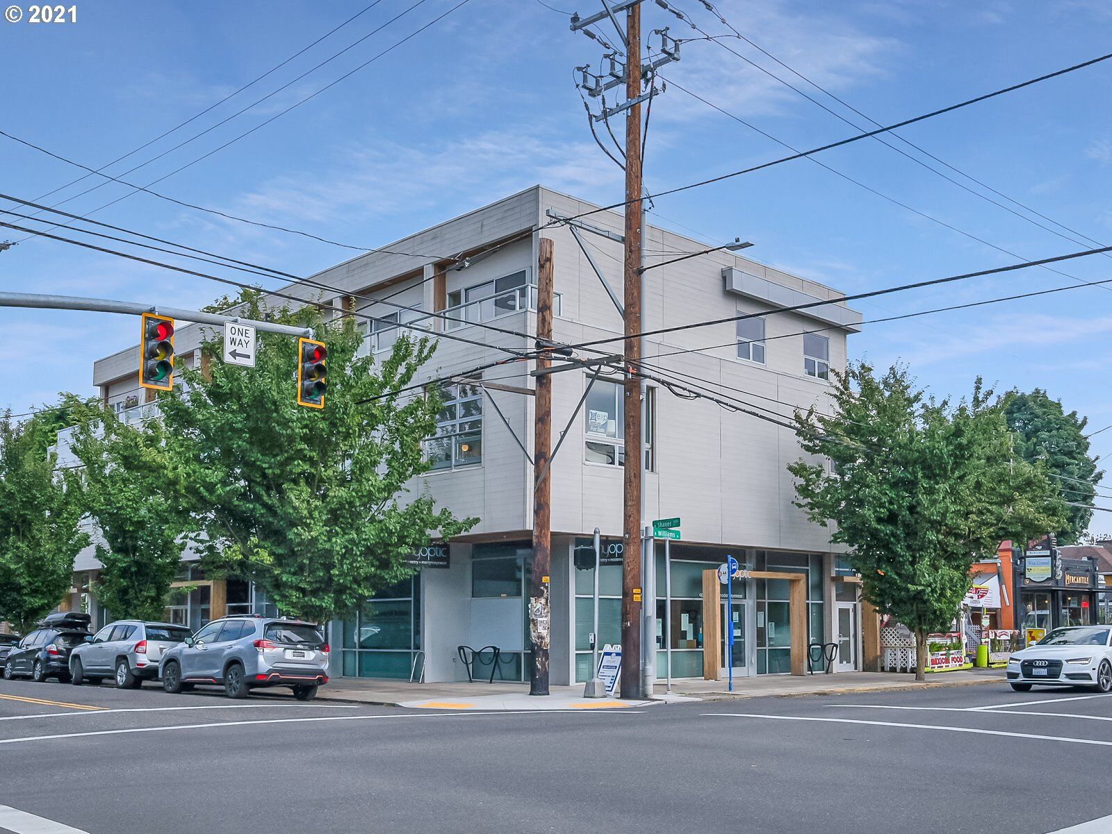 Property Photo:  16 NE Shaver St 204  OR 97212 