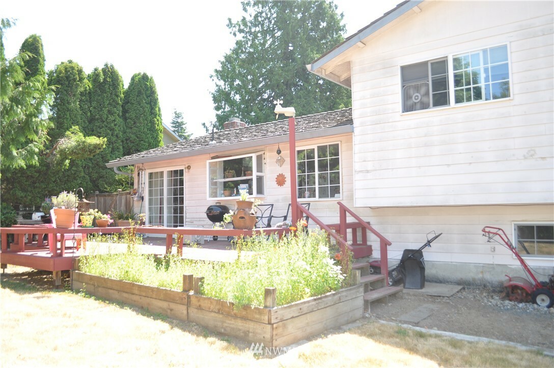 Property Photo:  14516 45th Avenue W  WA 98087 