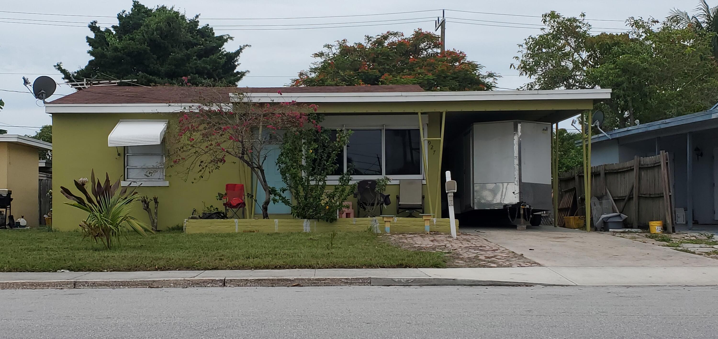 Property Photo: 927 S E Street FL 33460