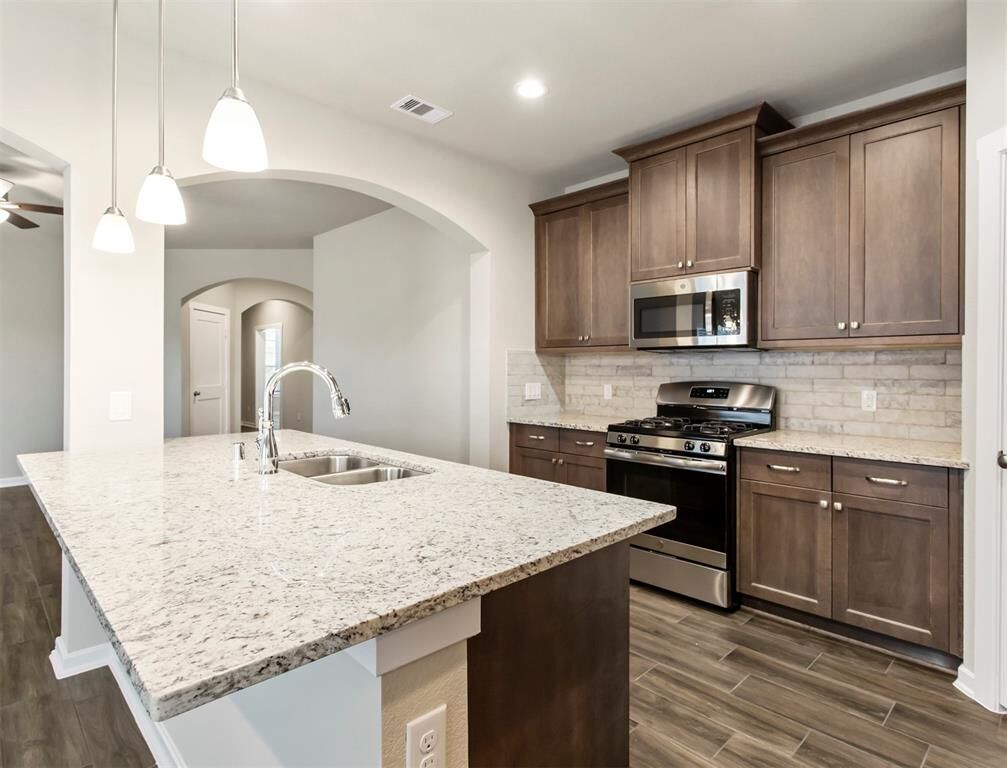 Property Photo:  8319 Huntington Lane  TX 77521 
