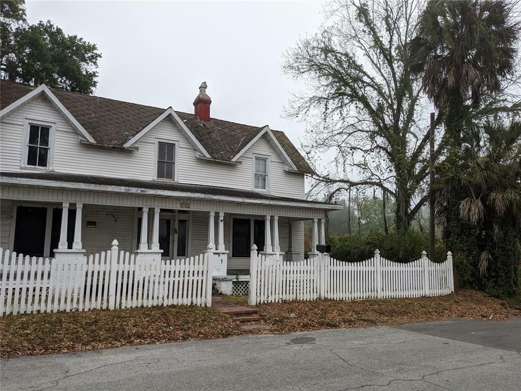 Property Photo:  208 E Badcock Boulevard  FL 33860 