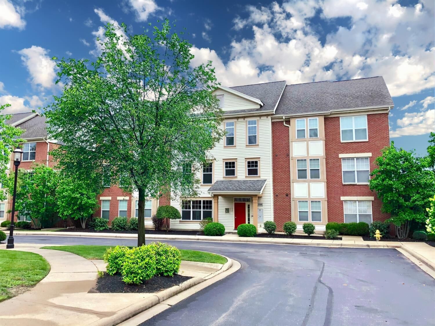 Property Photo:  3346 Marburg Square Ln 8B  OH 45209 