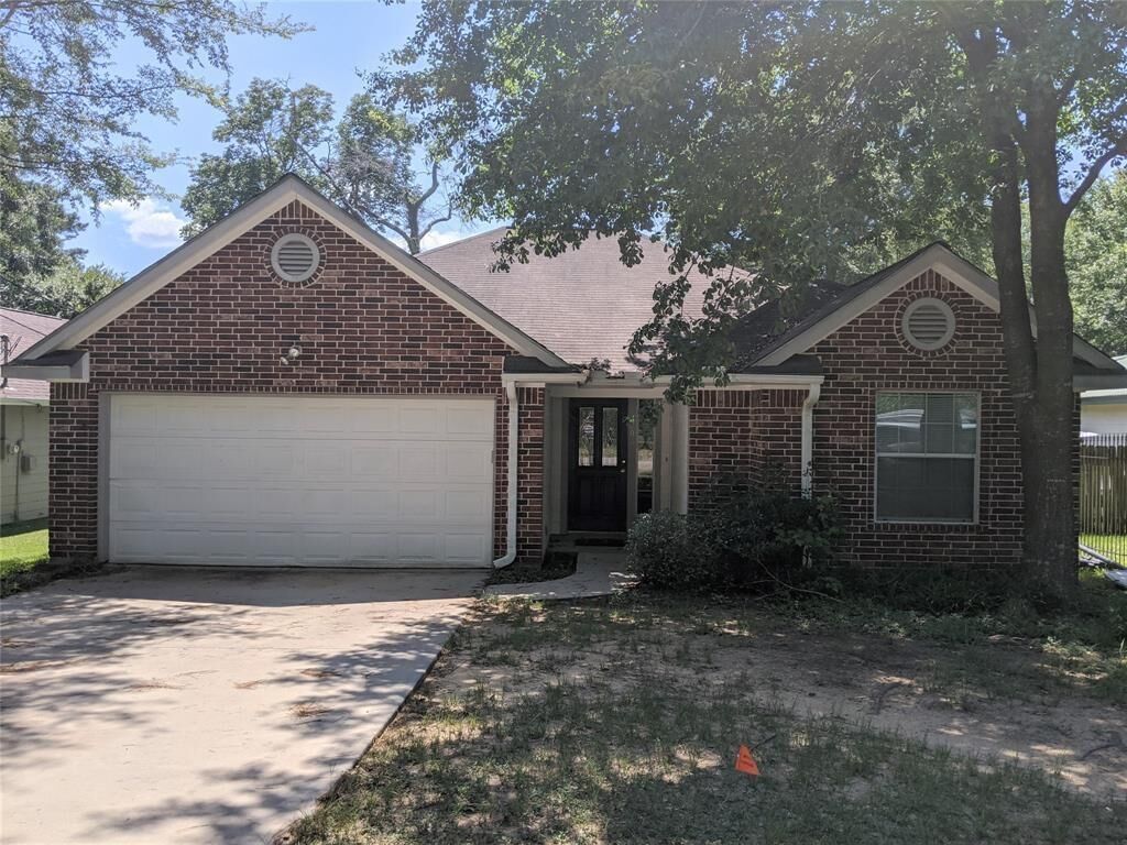 Property Photo: 204 Tejas Boulevard TX 77316