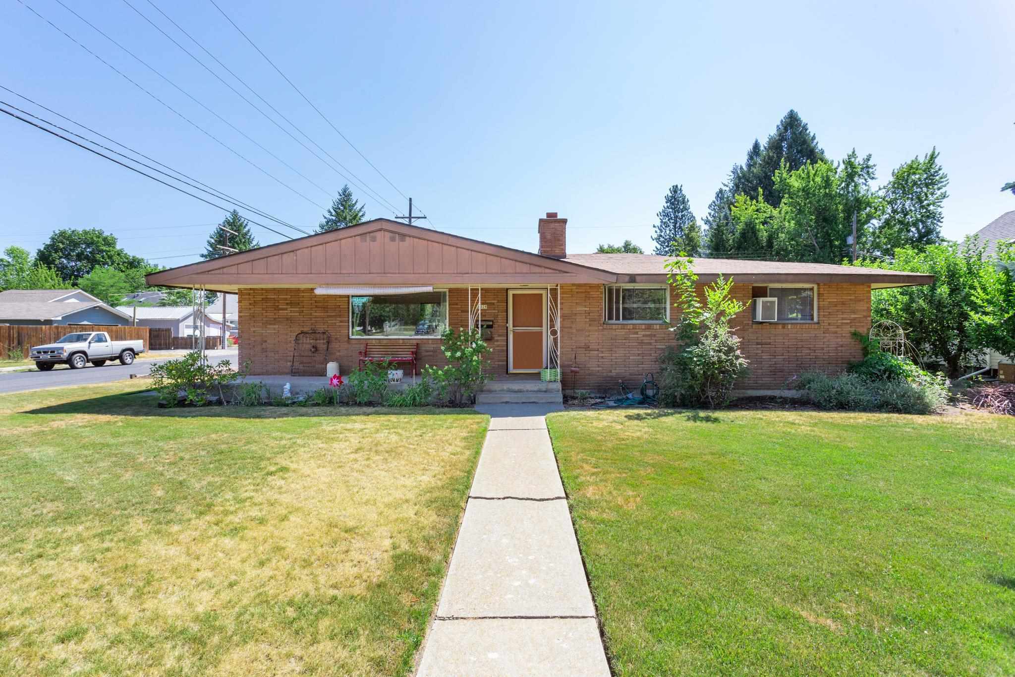 Property Photo:  6028 N Washington St  WA 99205 