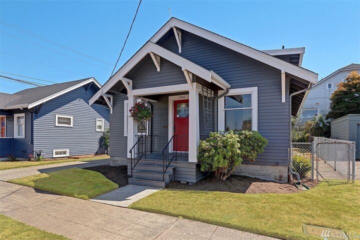 Property Photo:  1506 36th St  WA 98201 