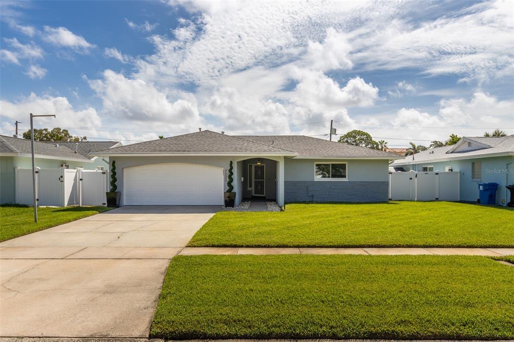 Property Photo: 6025 Venetian Boulevard NE FL 33703