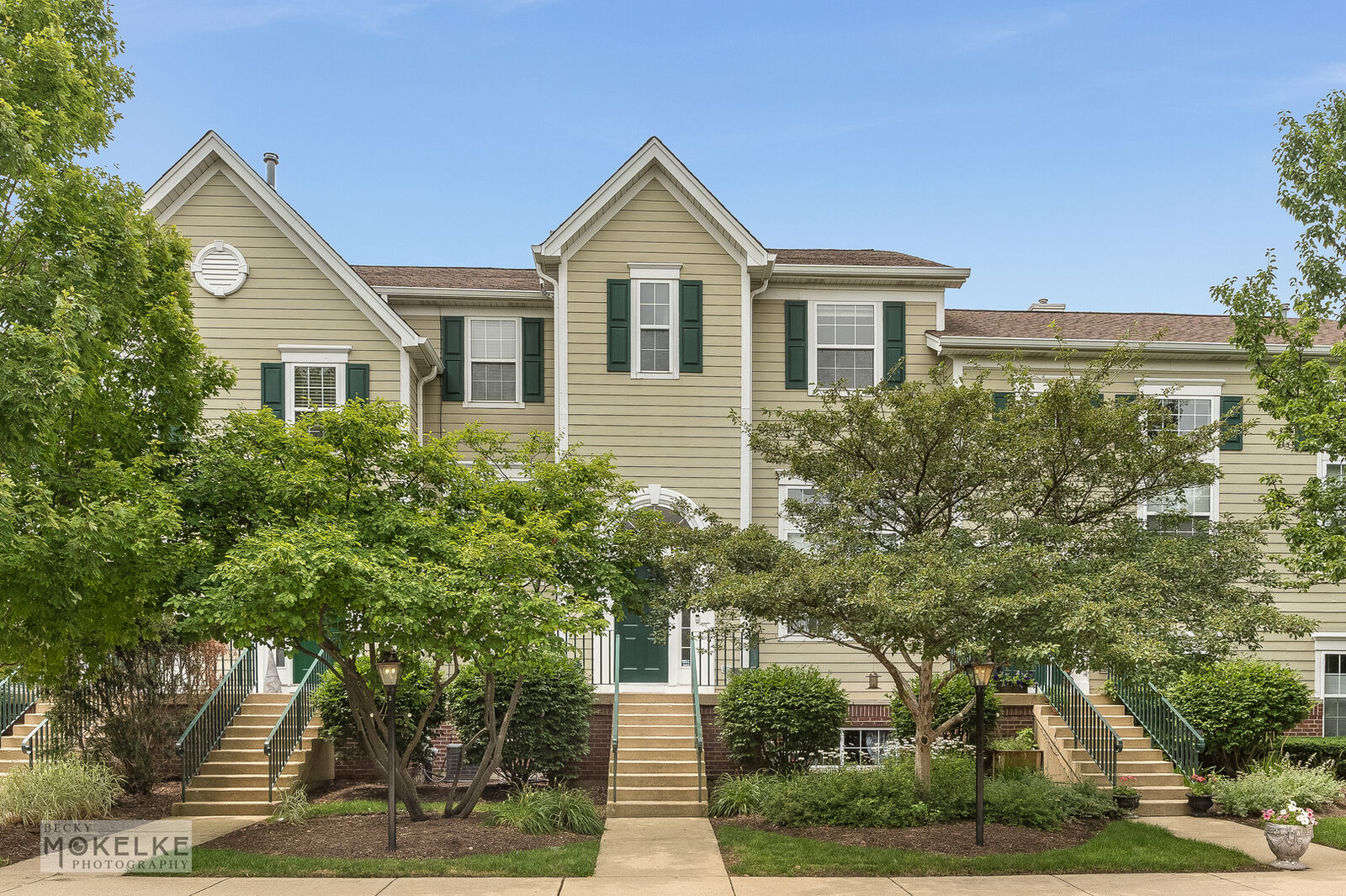 Property Photo:  1096 Village Center Parkway 2  IL 60506 