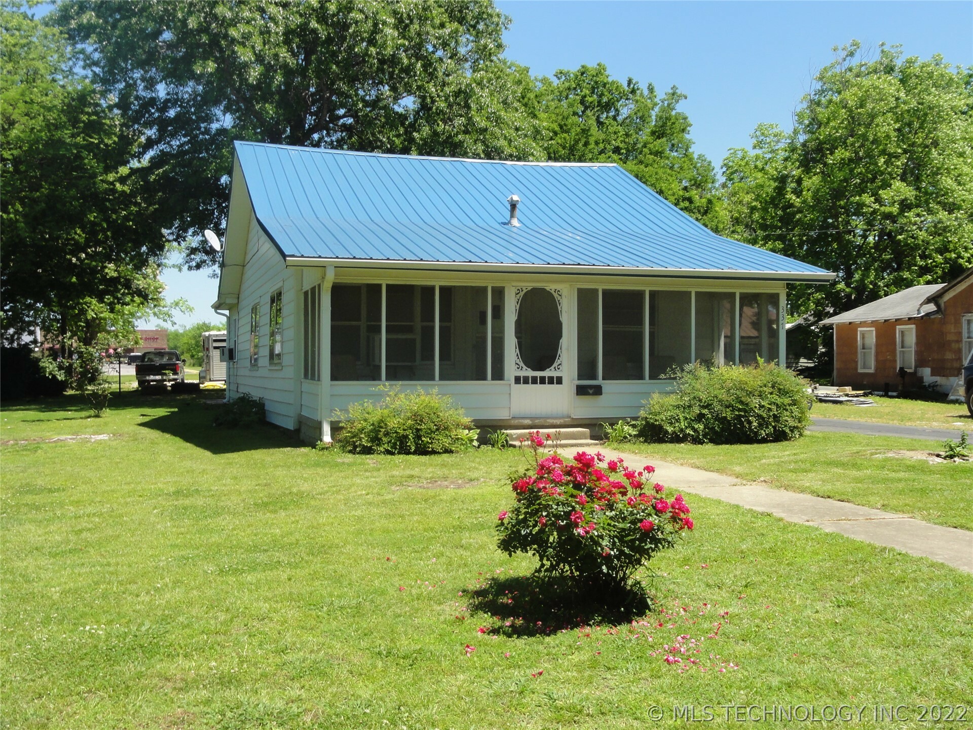 Property Photo:  337 S Locust Street  OK 74048 