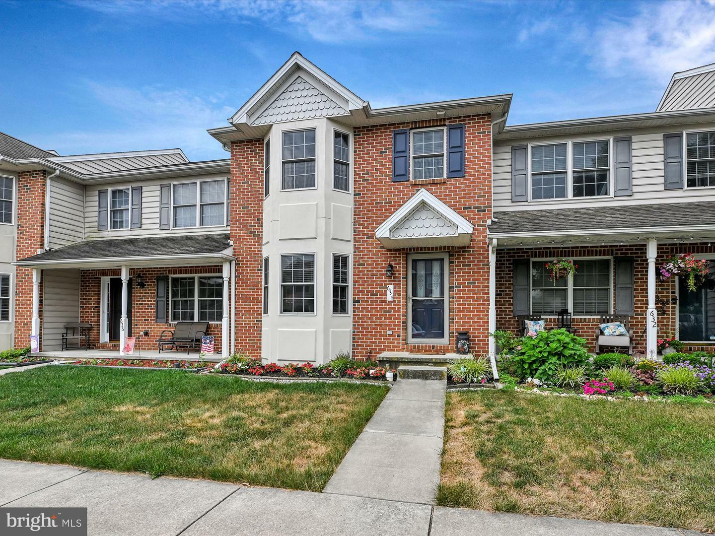Property Photo: 634 Chickadee Drive PA 17543