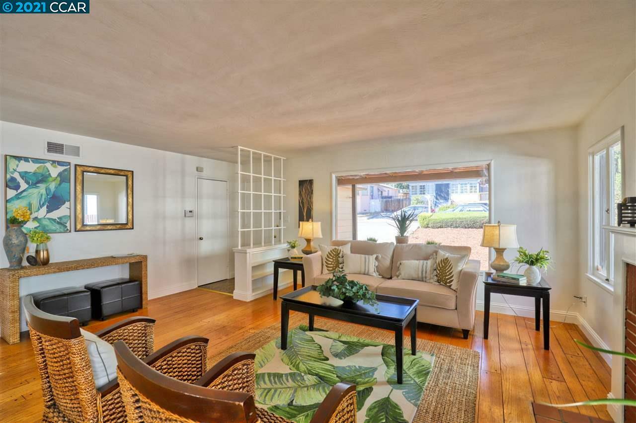 7571 Circle Hill Dr  Oakland CA 94605 photo
