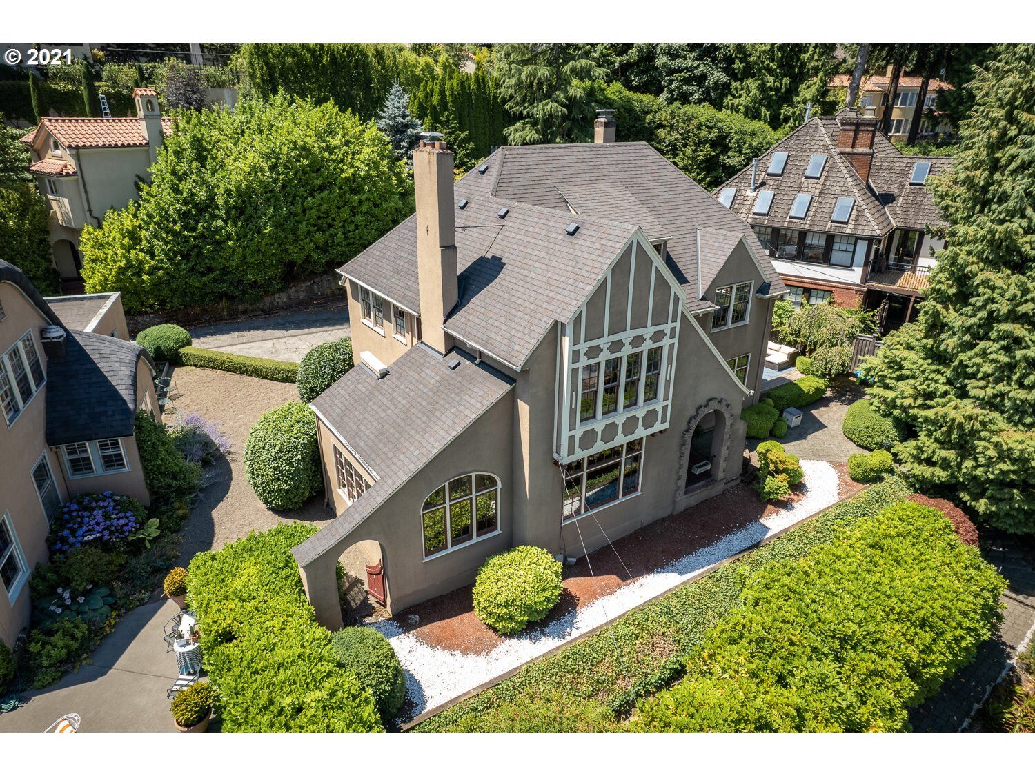 Property Photo:  2874 NW Luray Ter  OR 97210 