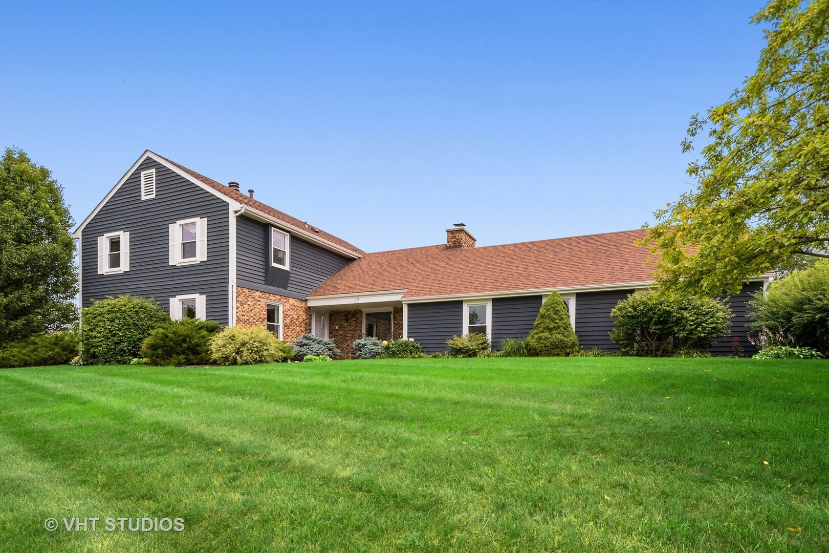 Property Photo: 17 Country Lane IL 60010