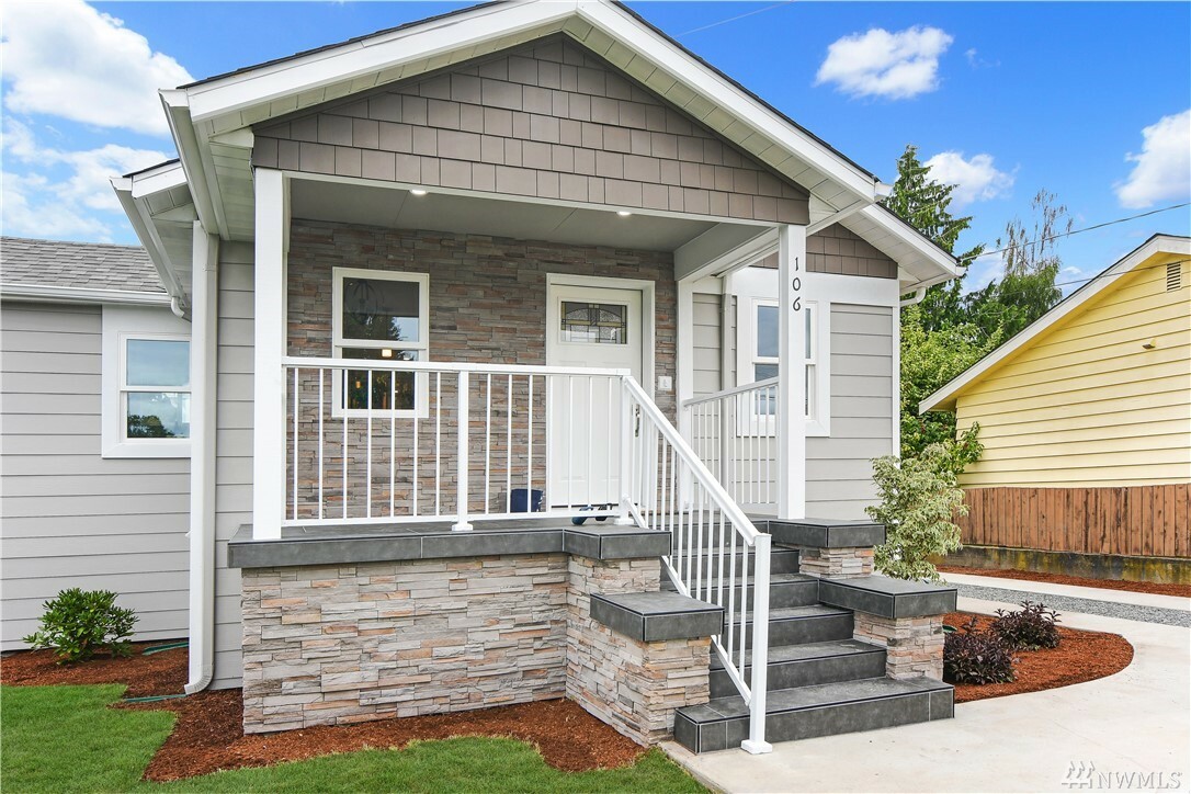 Property Photo: 106 N 100th St WA 98133