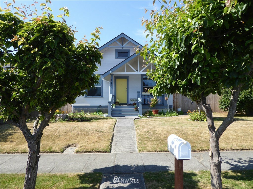 Property Photo:  222 W Third Street  WA 98362 