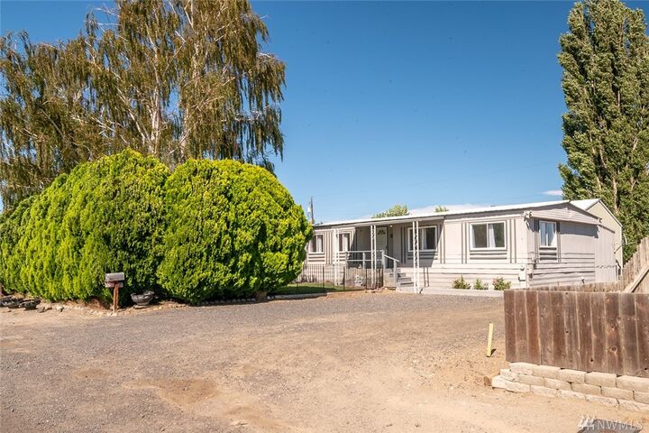 Property Photo:  177 E Montmorency Blvd  WA 98848 