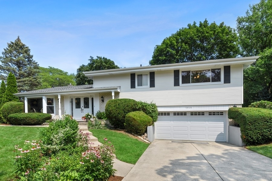 Property Photo:  1939 Clover Road  IL 60062 
