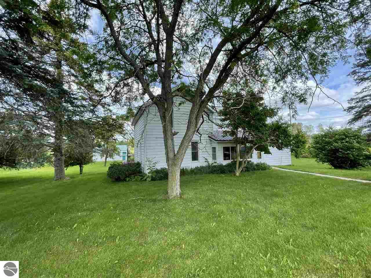 Property Photo:  5015 E Dover Road  MI 48617 