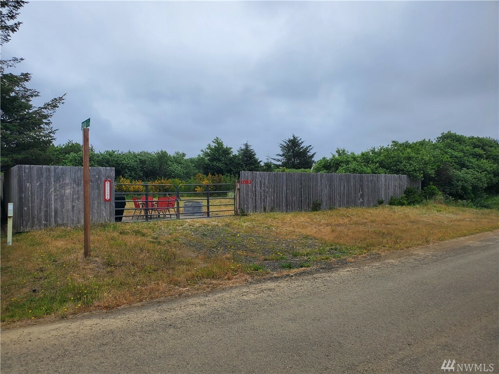 Property Photo:  1082 Tonquin Ave SW  WA 98569 