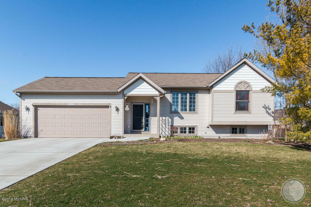 Property Photo:  11557 Ridgeway Drive  MI 49424 