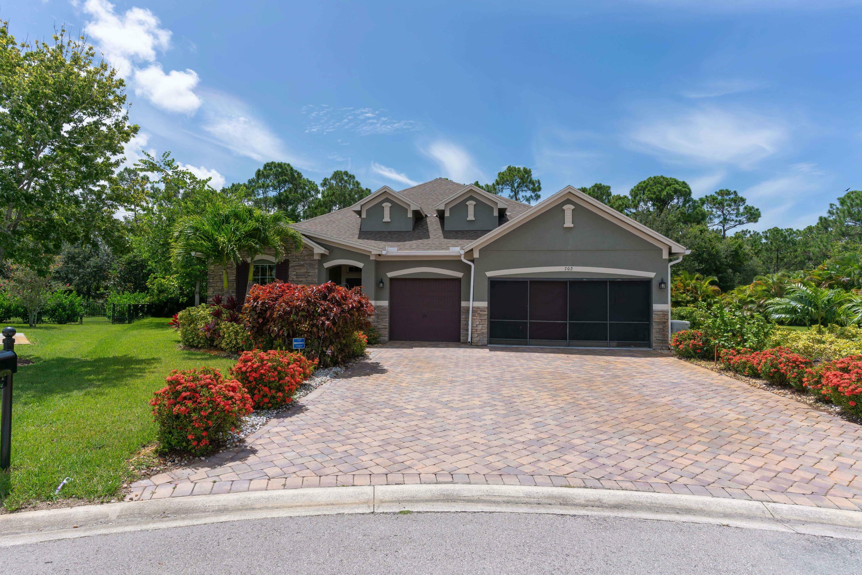 Property Photo:  702 SW Goldshine Court  FL 34990 