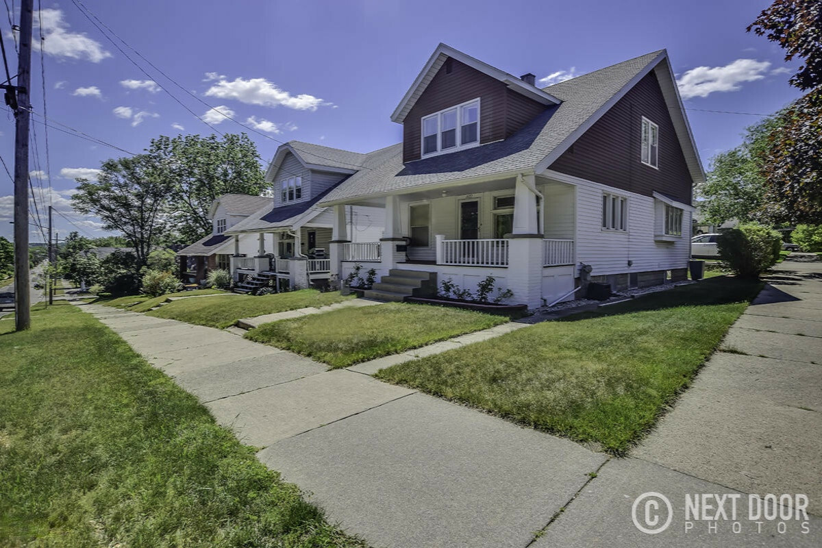 Property Photo:  1122 Richmond Street NW  MI 49504 