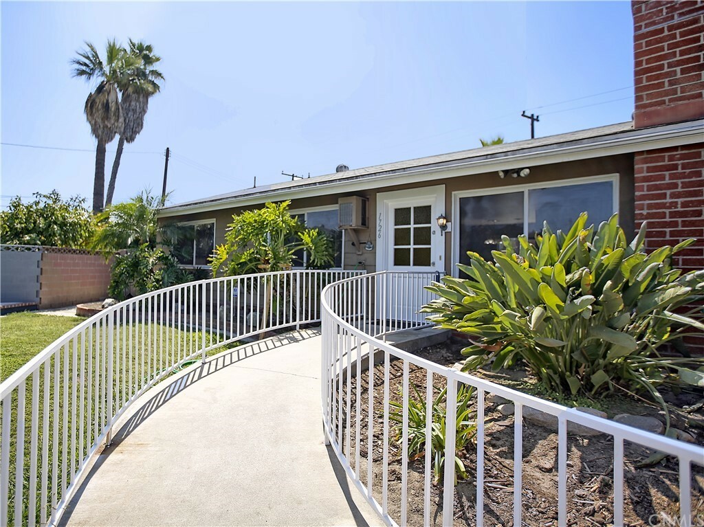 Property Photo:  1726 S Latus Place  CA 92804 