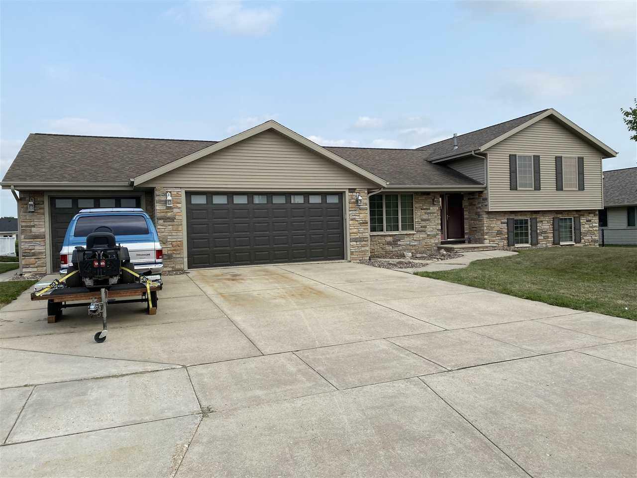 Property Photo:  2414 Savanna Ct  WI 53546 