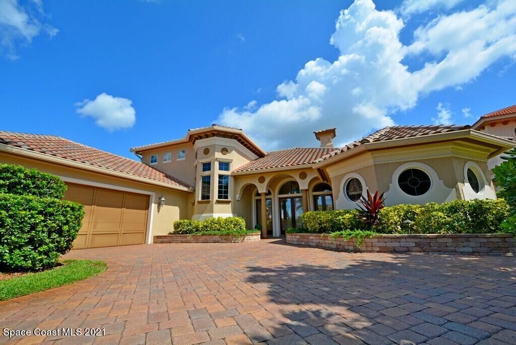 Property Photo: 6225 Anello Drive FL 32940