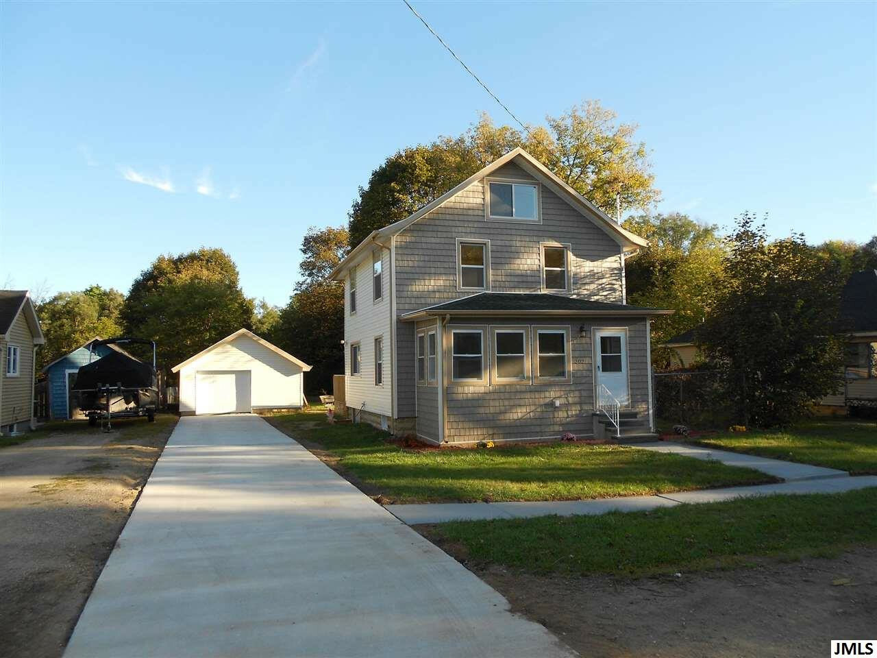 Property Photo: 302 E Meadow Heights MI 49203