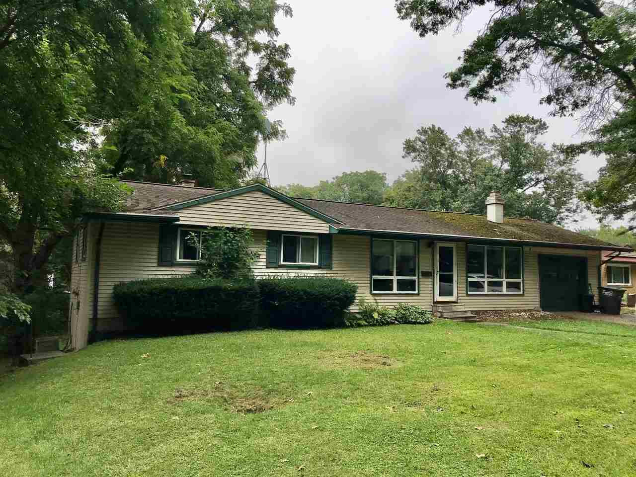 Property Photo:  2703 Glendale  MI 49203 