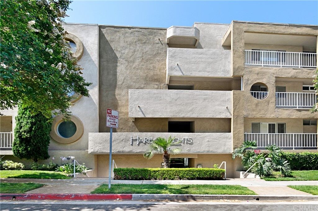 Property Photo:  2120 E Hill Street 102  CA 90755 