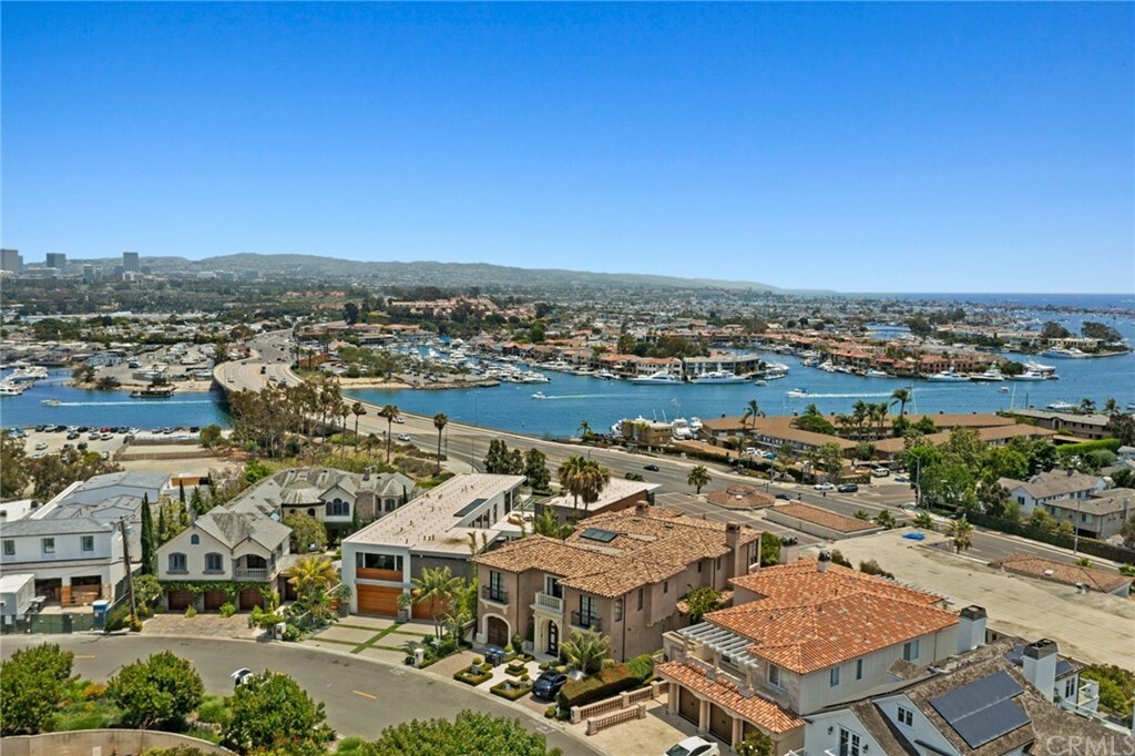 Property Photo: 104 Kings Place CA 92663
