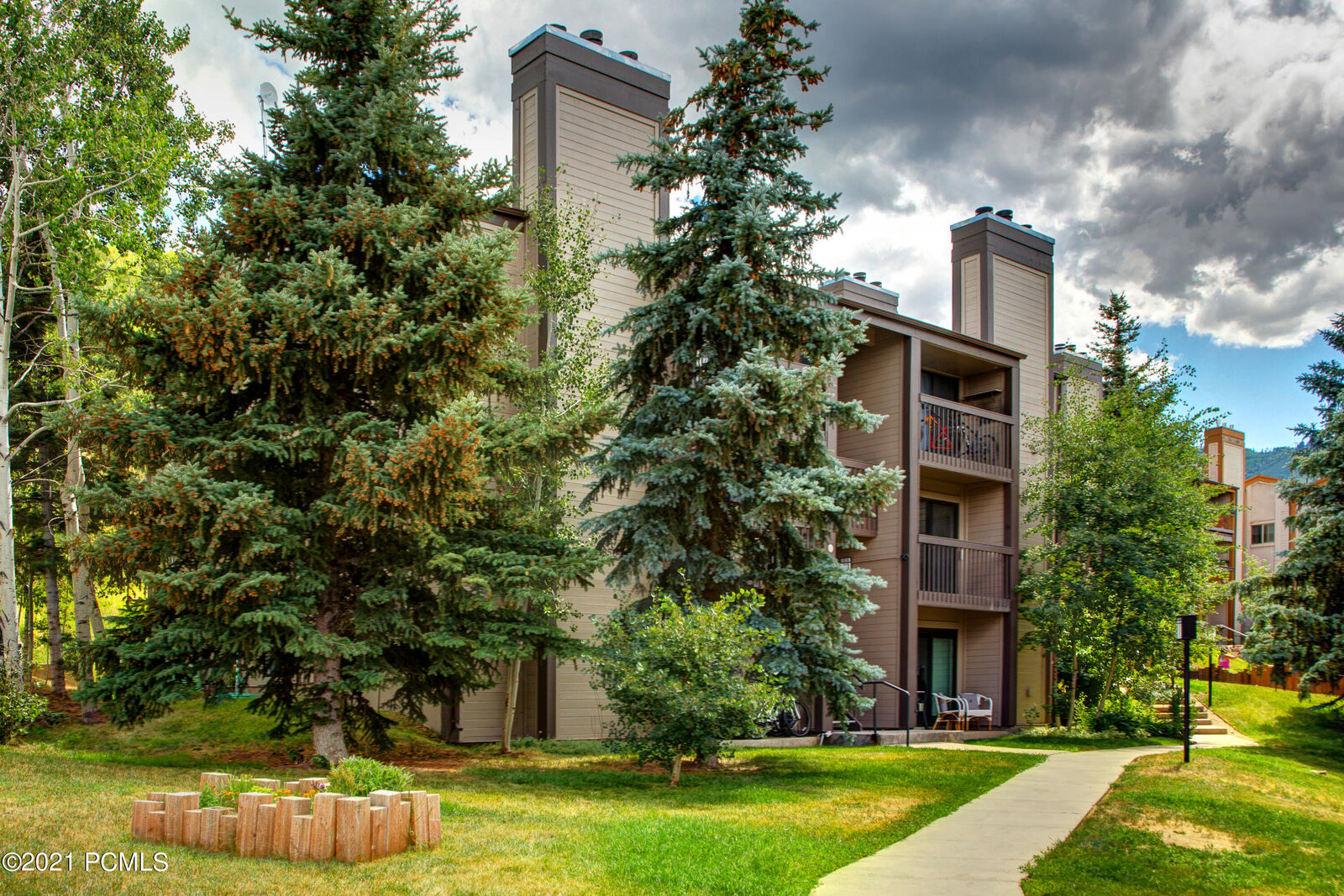 Property Photo: 1650 Upper Ironhorse Loop H4 UT 84060