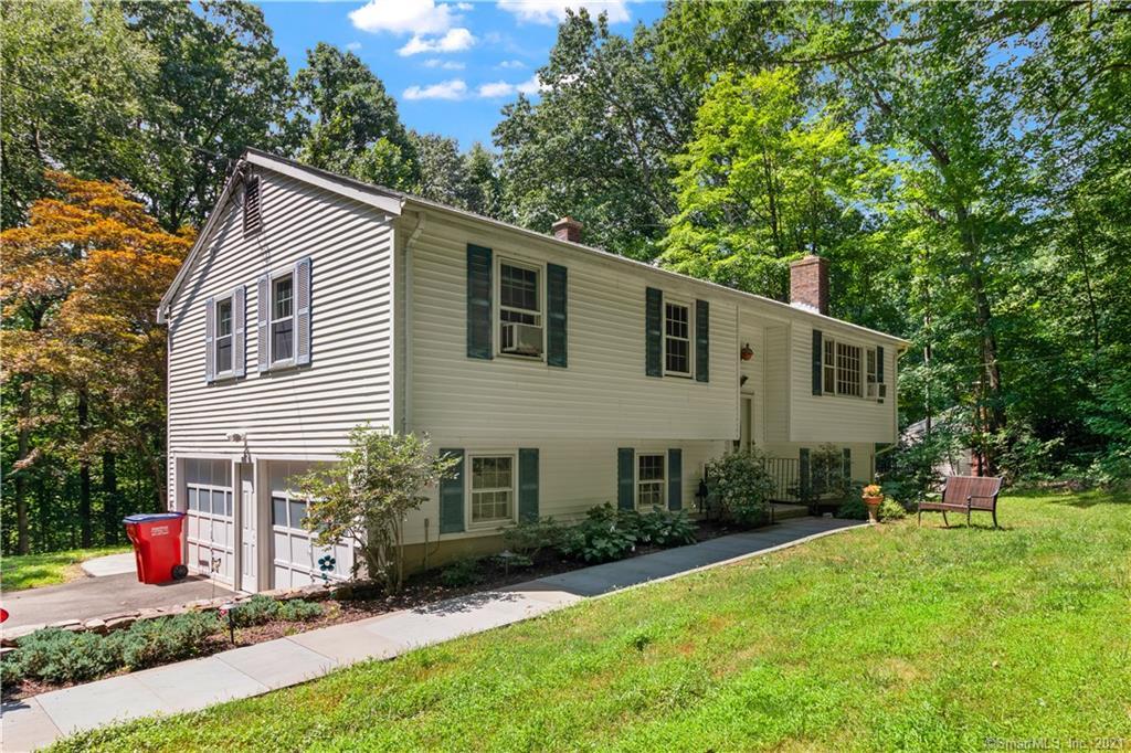 Property Photo: 550 West Lake Avenue CT 06437