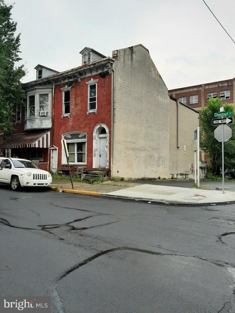 728 Chestnut Street  Reading PA 19602 photo