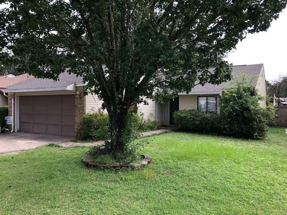 Property Photo: 1023 Alderwood Way FL 32578