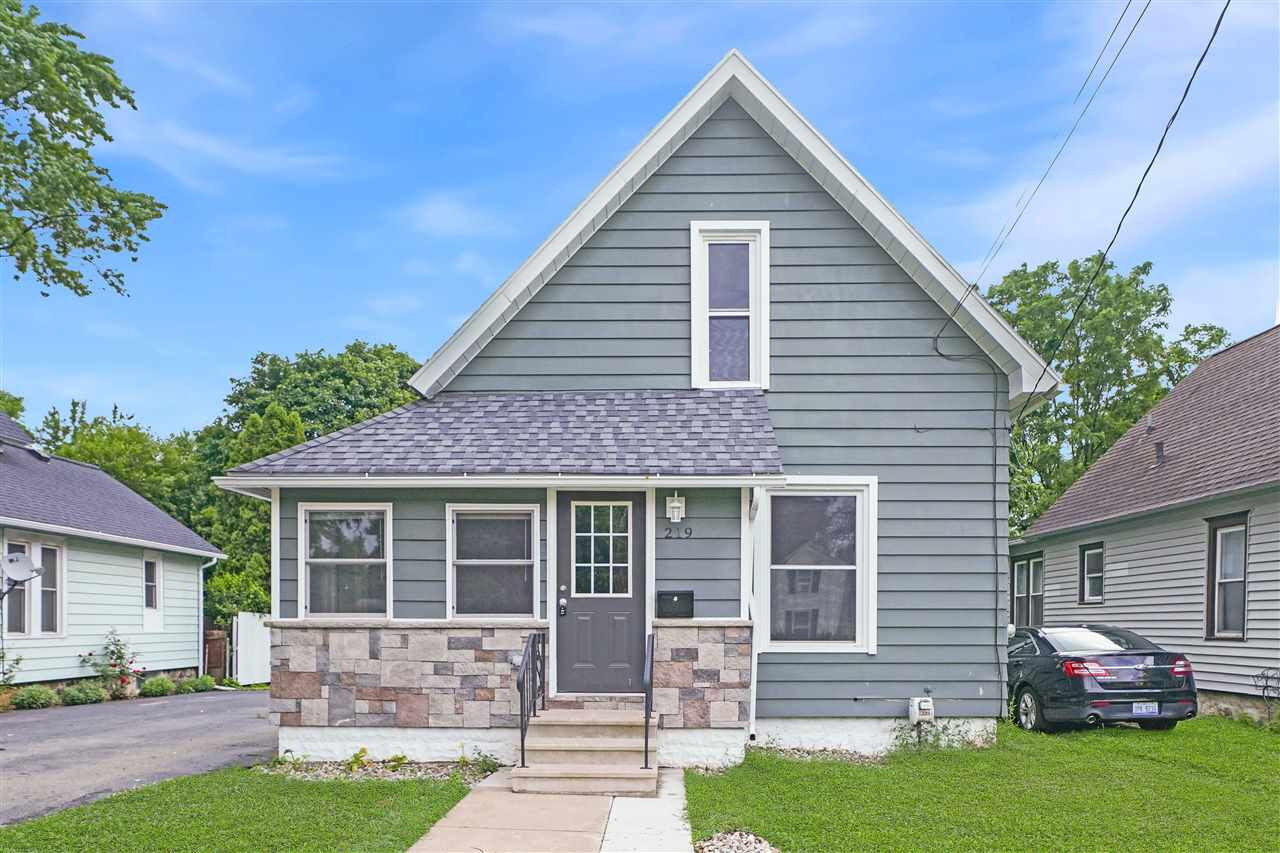 Property Photo: 219 N Thompson St MI 49202