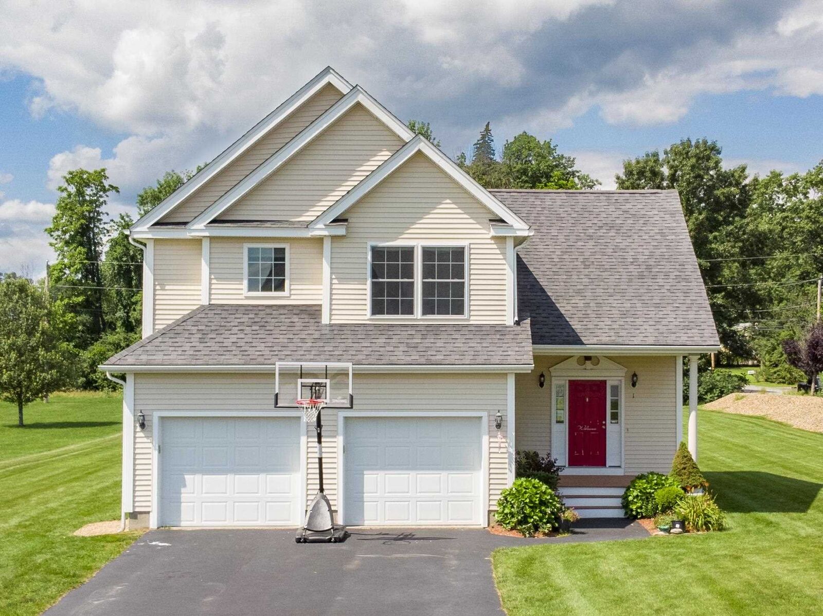 Property Photo:  1 Shoreline Drive  NH 03051 