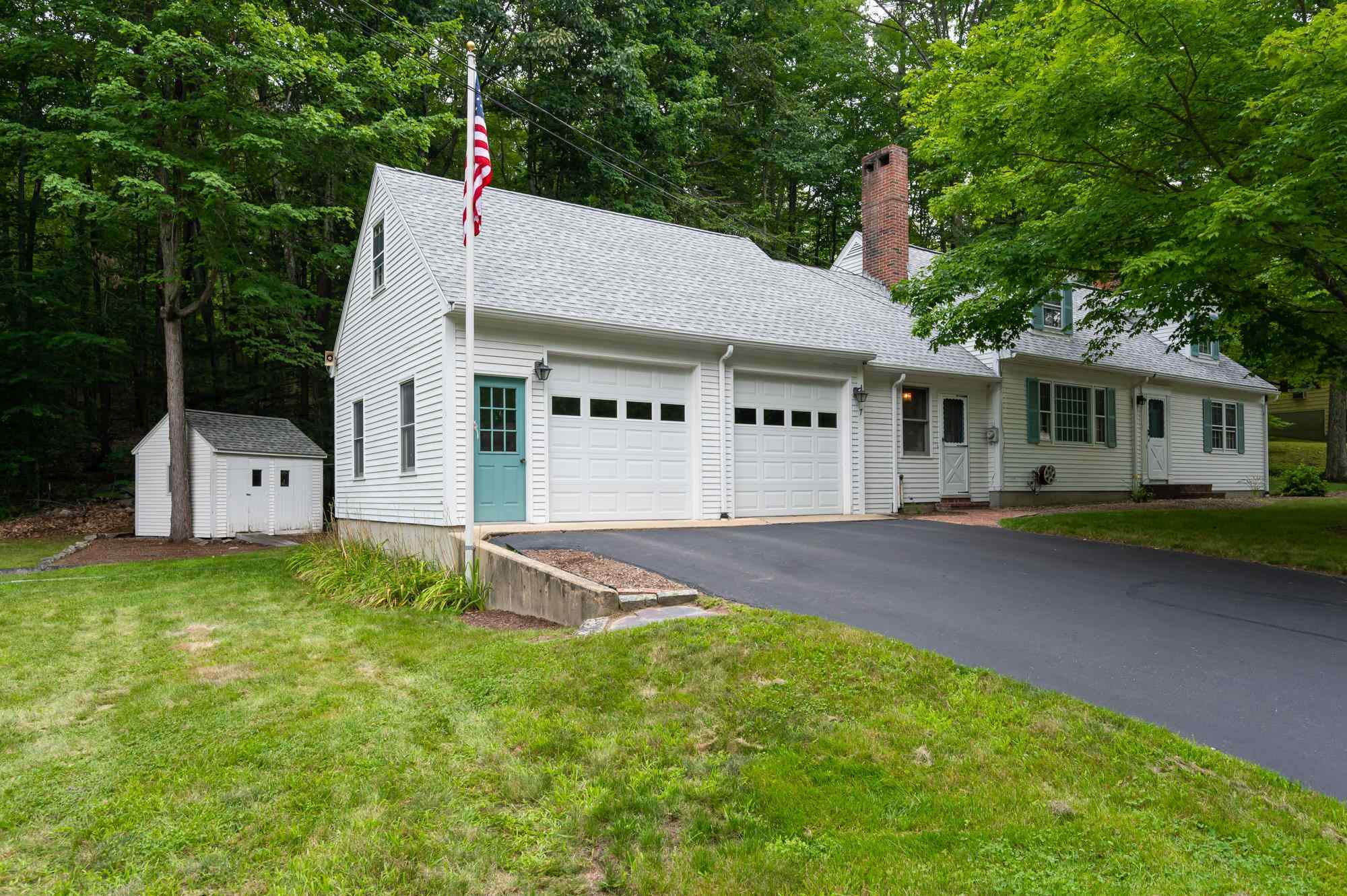 Property Photo:  7 Birch Lane  NH 03055 