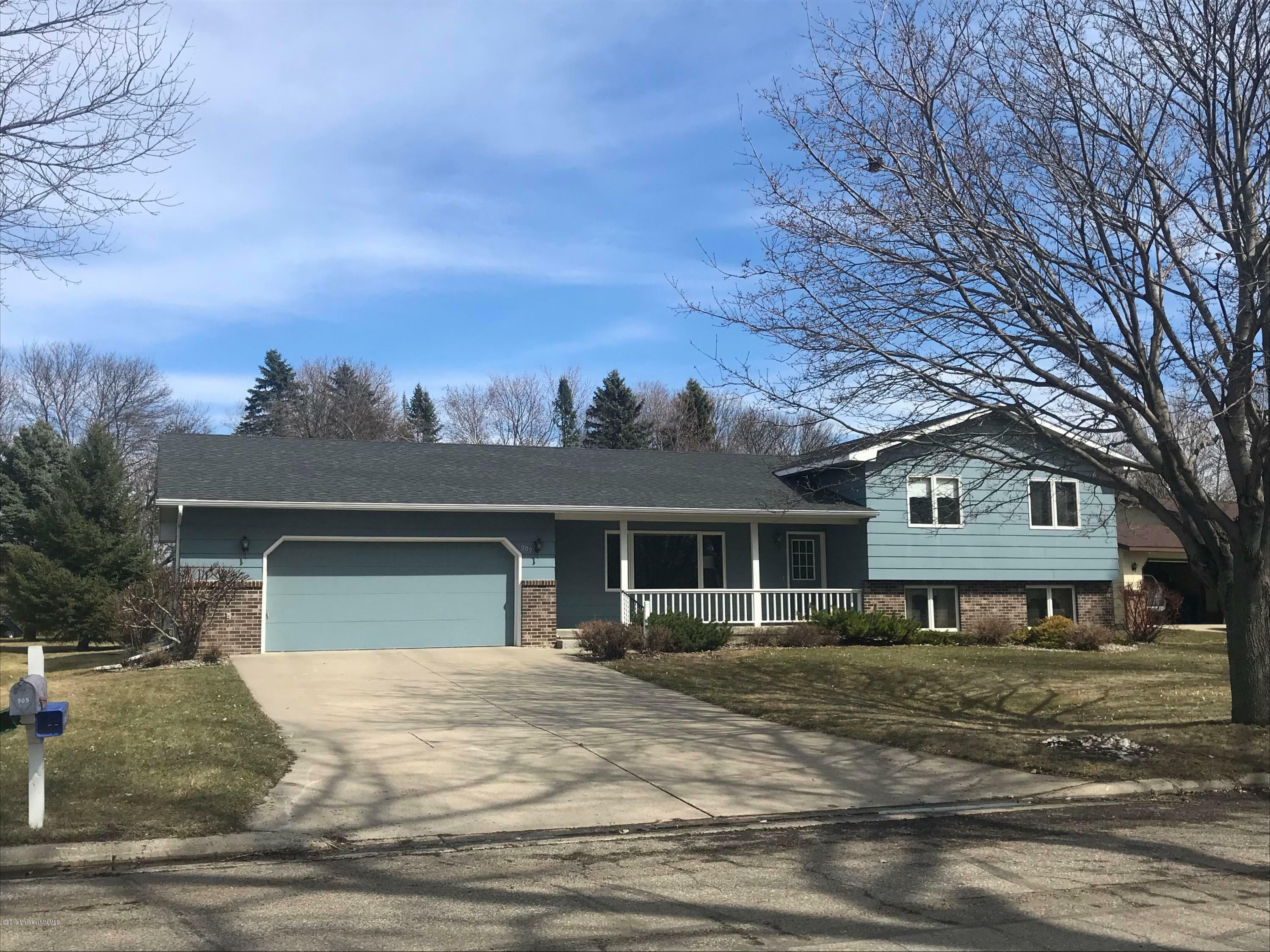 Property Photo: 909 Westside Drive MN 56537